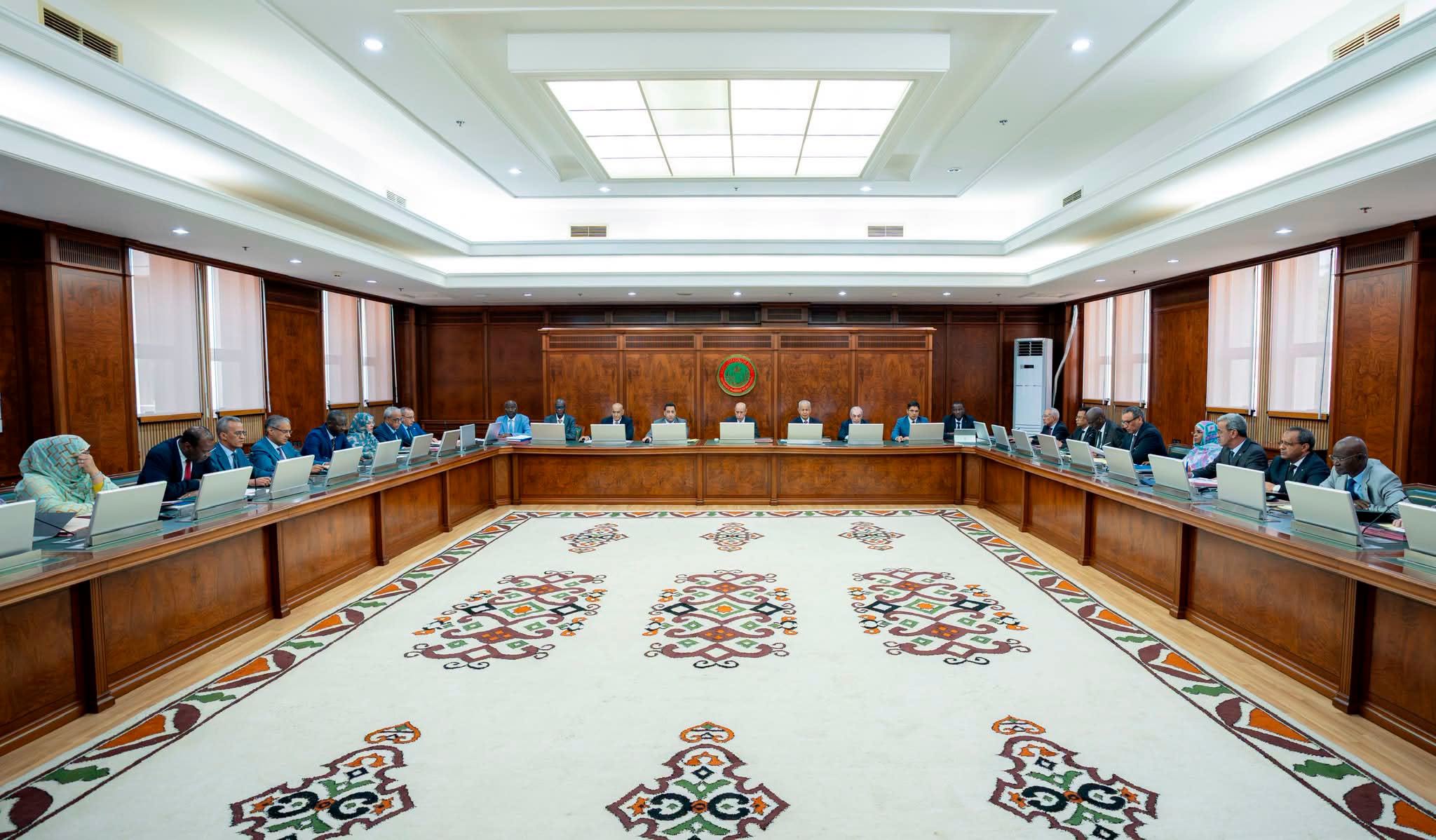 مجلس الوزراء ينهي اجتماعه ويجري تعيينات في عدد من القطاعات