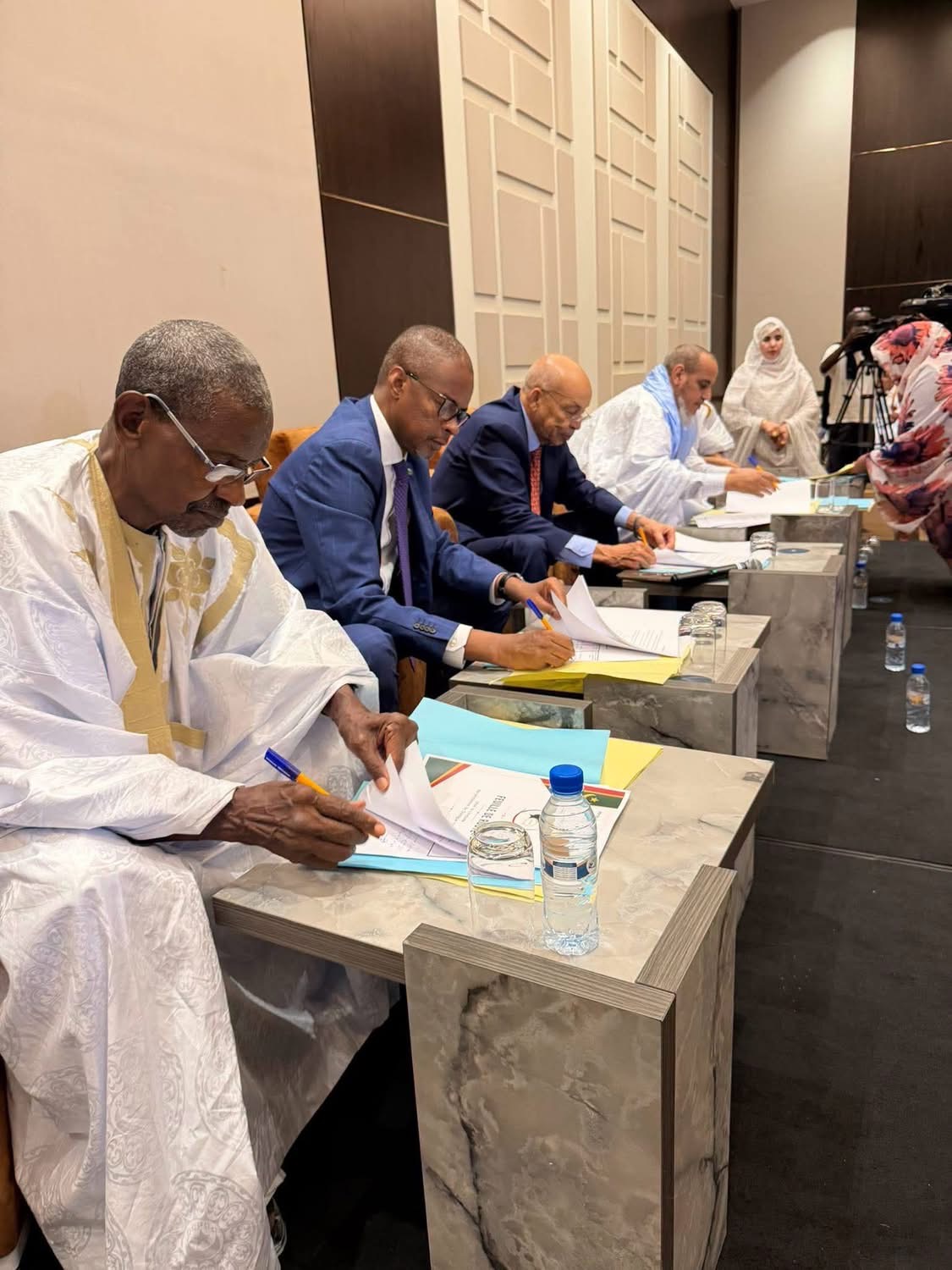 رسميا..الأطرف السياسبة توقع وثيقة الحوار المقدمة من طرف المنسق موسى افال